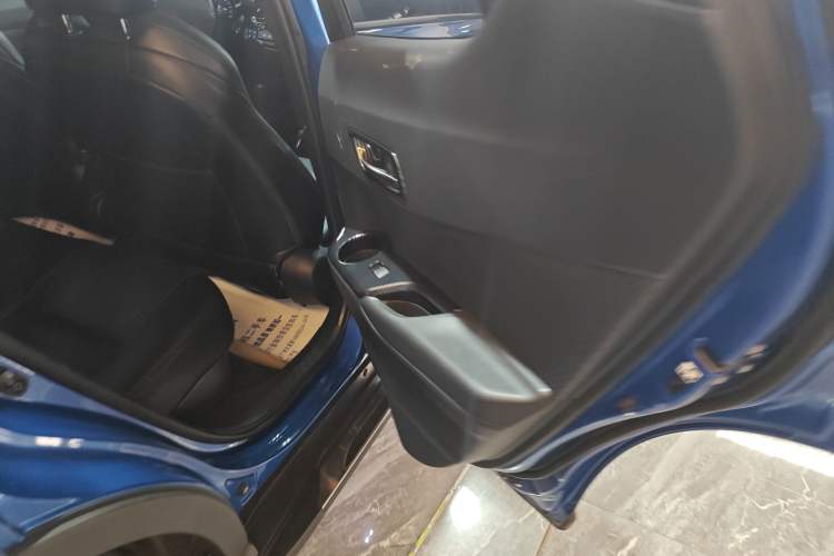 Used Toyota IZOA 2021 Dual-Motor 2.0L Yi Xing Edition Interior 6