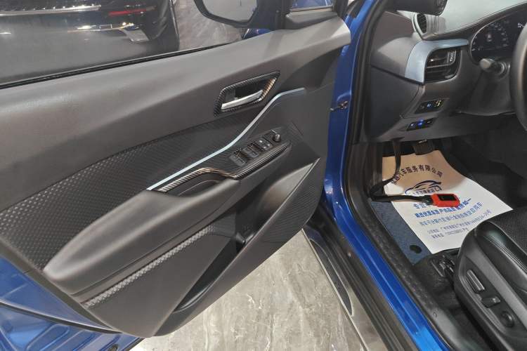 Used Toyota IZOA 2021 Dual-Motor 2.0L Yi Xing Edition Interior 7