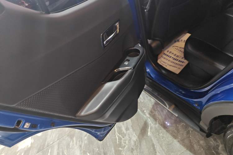 Used Toyota IZOA 2021 Dual-Motor 2.0L Yi Xing Edition Interior 8