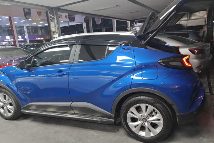 Used Toyota IZOA 2021 Dual-Motor 2.0L Yi Xing Edition Left Side