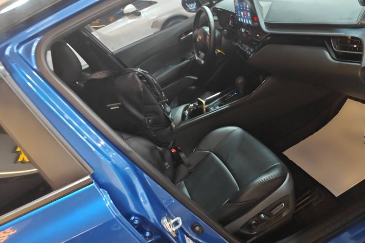 Used Toyota IZOA 2021 Dual-Motor 2.0L Yi Xing Edition Right Front Seat