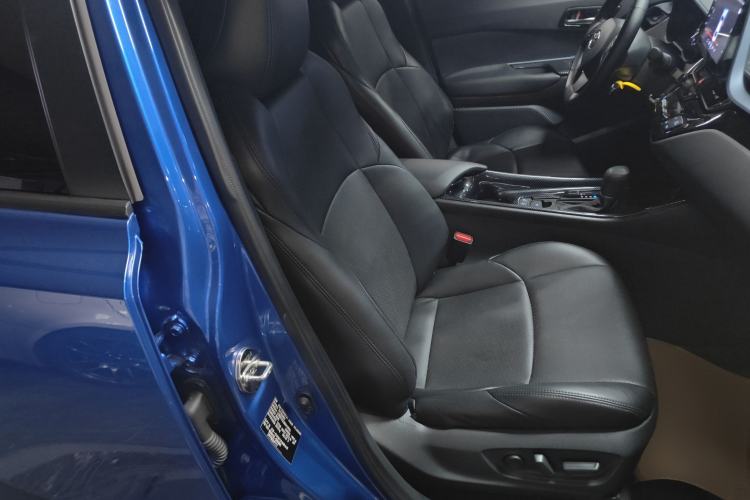 Used Toyota IZOA 2021 Dual-Motor 2.0L Yi Xing Edition Right Front Seat