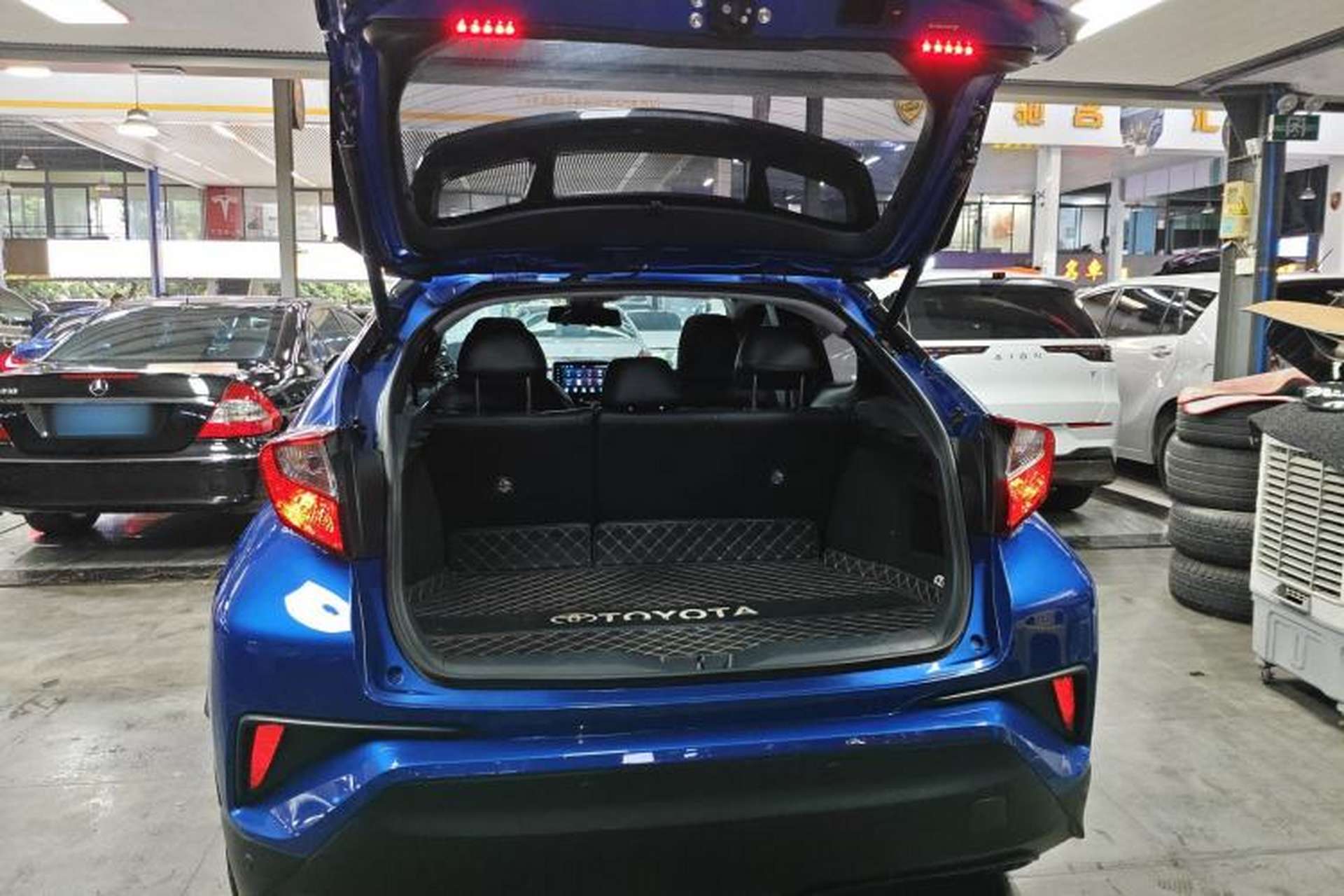 Used Toyota IZOA 2021 Dual-Motor 2.0L Yi Xing Edition Trunk