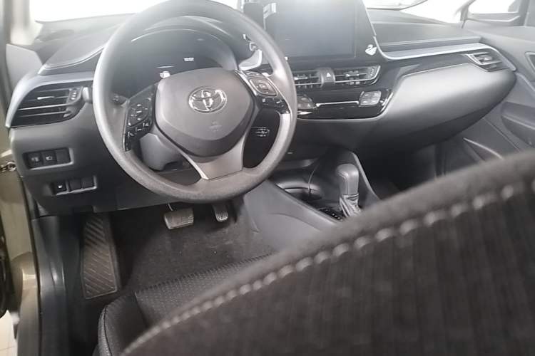 Used Toyota IZOA 2021 Dual-Motor 2.0L Yixiang Edition Center Console