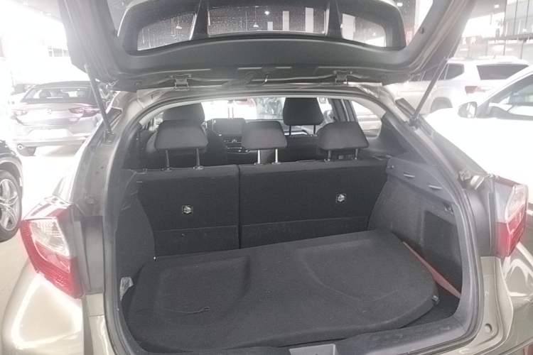 Used Toyota IZOA 2021 Dual-Motor 2.0L Yixiang Edition Trunk