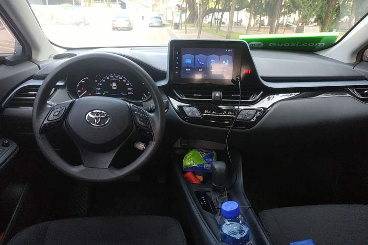 Used Toyota IZOA 2021 Dual-Motor 2.0L Yi Xing Edition Center Console