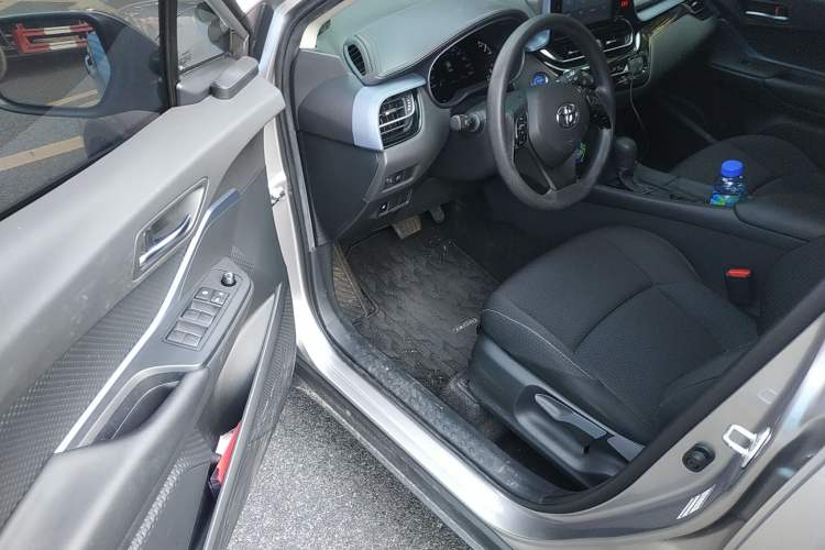 Used Toyota IZOA 2021 Dual-Motor 2.0L Yi Xing Edition Driver Seat