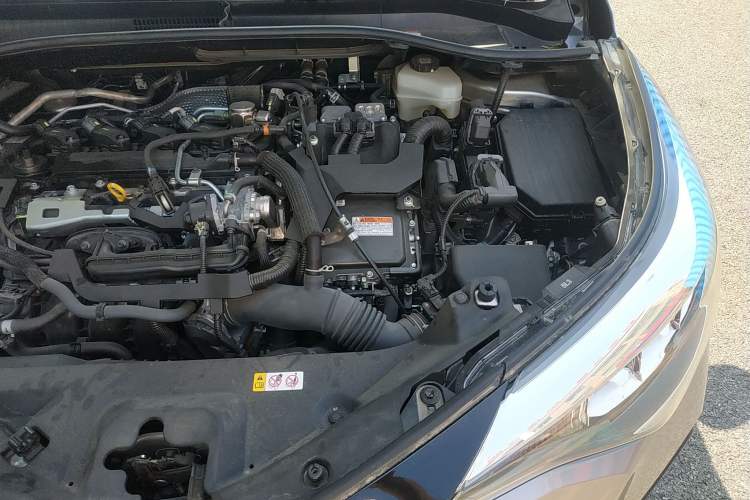 Used Toyota IZOA 2021 Dual-Motor 2.0L Yi Xing Edition Engine Bay Left