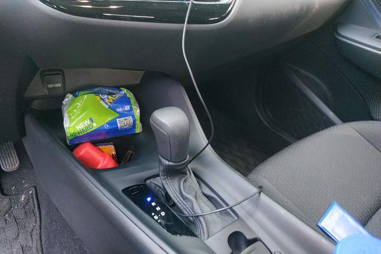 Used Toyota IZOA 2021 Dual-Motor 2.0L Yi Xing Edition Gear Lever