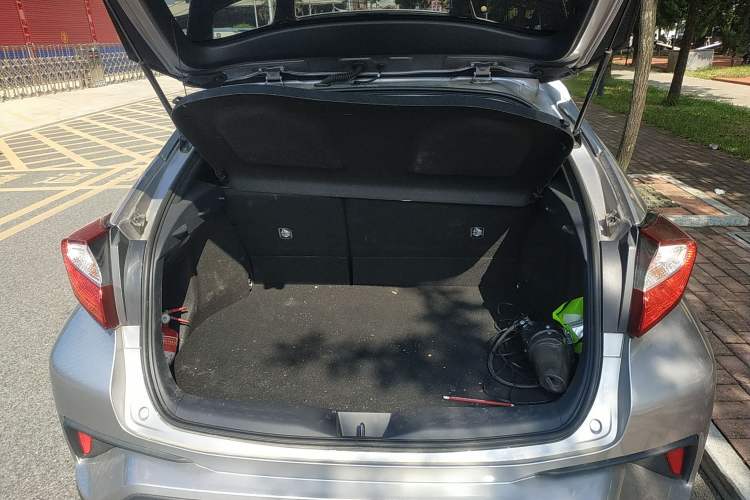 Used Toyota IZOA 2021 Dual-Motor 2.0L Yi Xing Edition Trunk