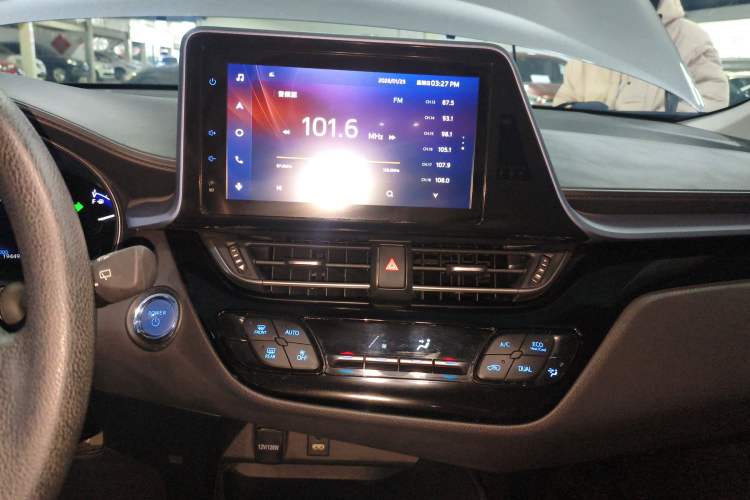 Used Toyota IZOA 2021 Dual-Motor 2.0L Yixiang Edition Audio And AC Panel