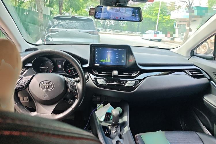 Used Toyota IZOA 2021 2.0L Enjoy Edition Center Console
