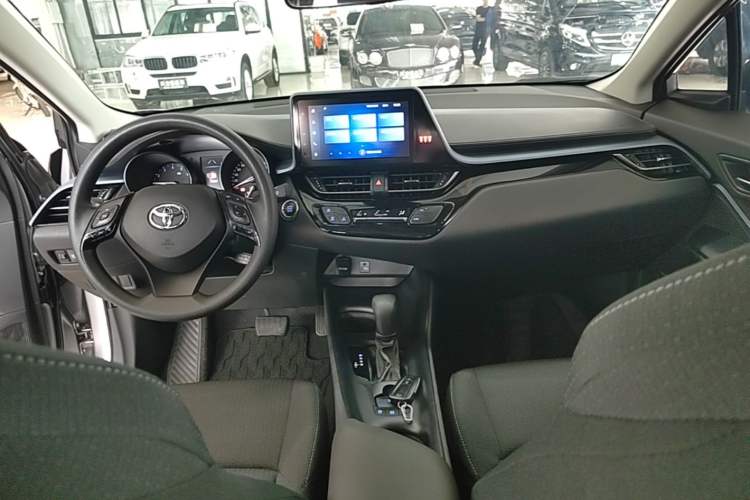 Used Toyota IZOA 2021 2.0L Yixing Version Center Console