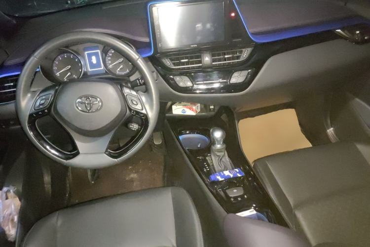 Used Toyota IZOA 2021 2.0L Yichi Version Center Console