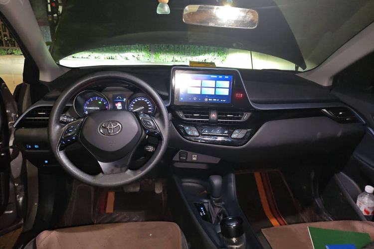 Used Toyota IZOA 2021 2.0L Enjoy Edition Center Console