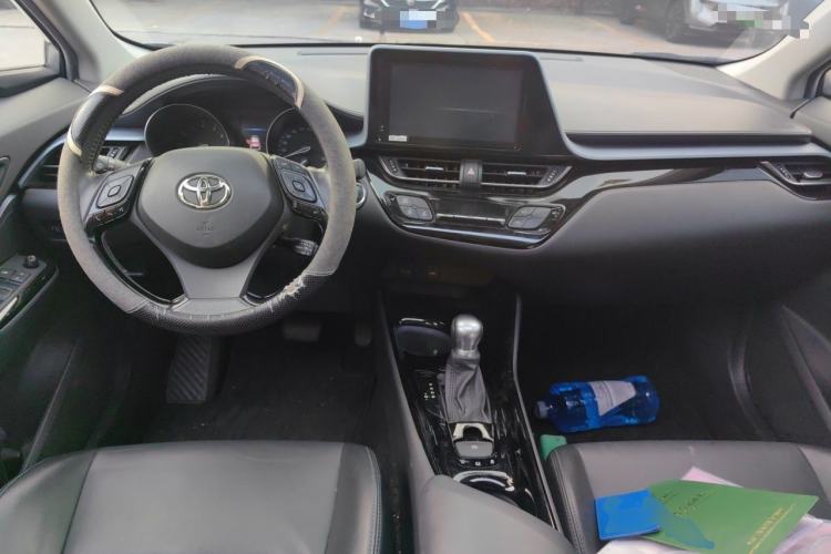 Used Toyota IZOA 2021 2.0L Yichi Version Center Console