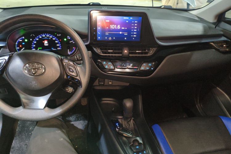 Used Toyota IZOA 2021 Dual-Motor 2.0L Yixiang Edition Center Console