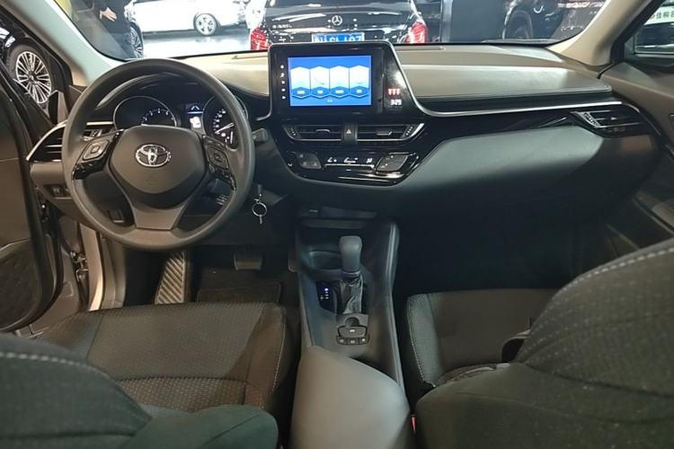 Used Toyota IZOA 2021 2.0L Enjoy Edition Center Console