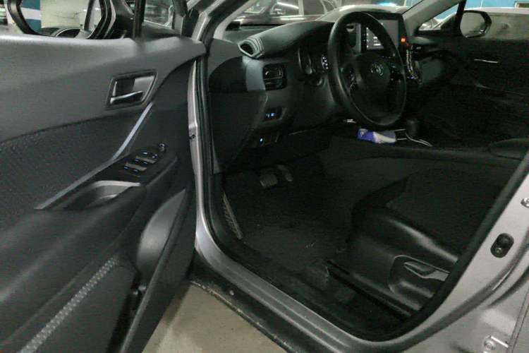 Used Toyota IZOA 2021 2.0L Enjoy Edition Driver Seat