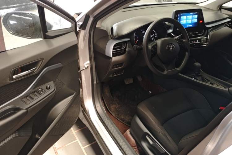 Used Toyota IZOA 2021 2.0L Enjoy Edition Driver Seat