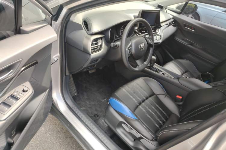 Used Toyota IZOA 2021 2.0L Yixing Version Driver Seat