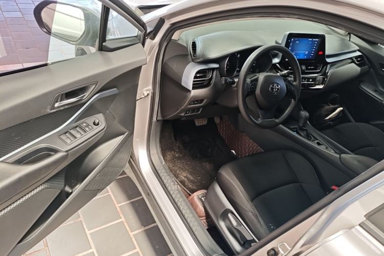 Used Toyota IZOA 2021 2.0L Enjoy Edition Driver Seat