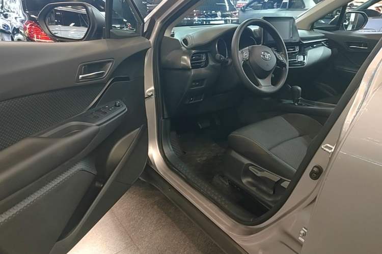 Used Toyota IZOA 2021 2.0L Enjoy Edition Driver Seat