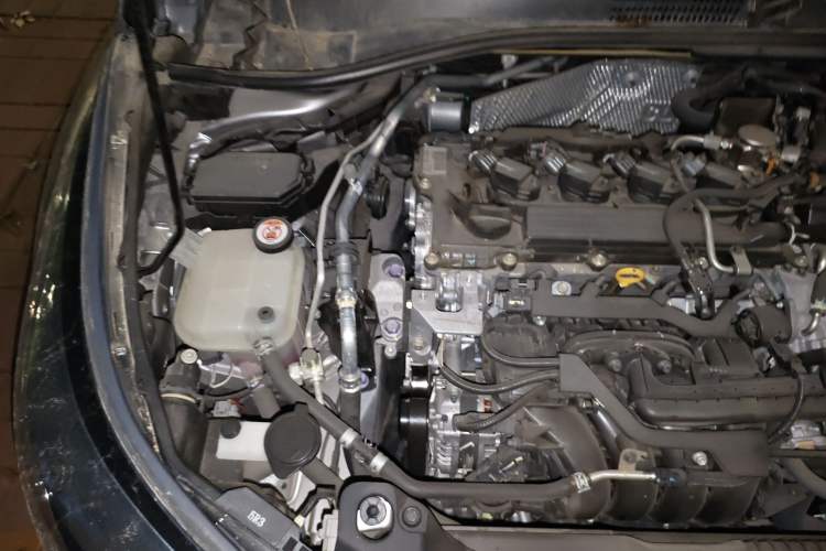 Used Toyota IZOA 2021 2.0L Enjoy Edition Engine Bay Right