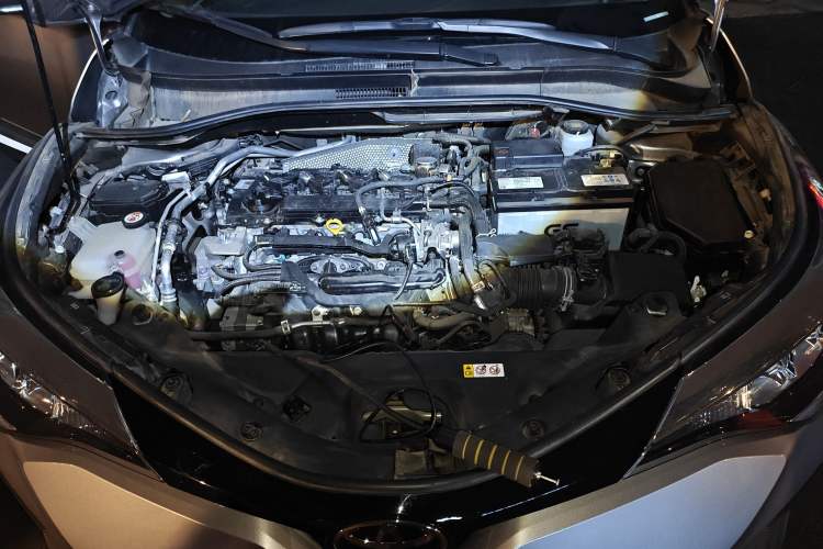 Used Toyota IZOA 2021 2.0L Enjoy Edition Engine Bay
