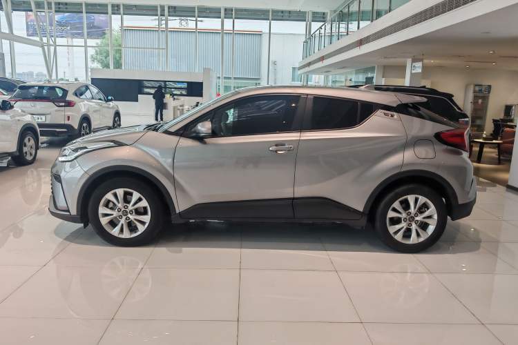 Used Toyota IZOA 2021 2.0L Enjoy Edition Exterior 2