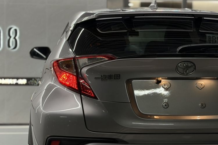 Used Toyota IZOA 2021 2.0L Yixing Version Exterior 4