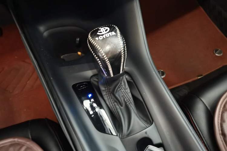 Used Toyota IZOA 2021 2.0L Enjoy Edition Gear Lever