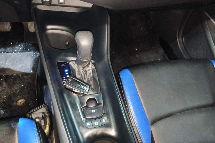 Used Toyota IZOA 2021 Dual-Motor 2.0L Yixiang Edition Gear Lever