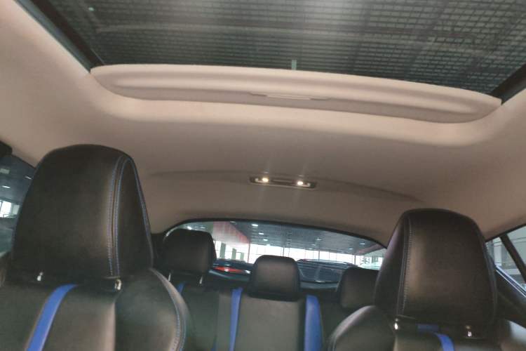 Used Toyota IZOA 2021 Dual-Motor 2.0L Yixiang Edition Headliner