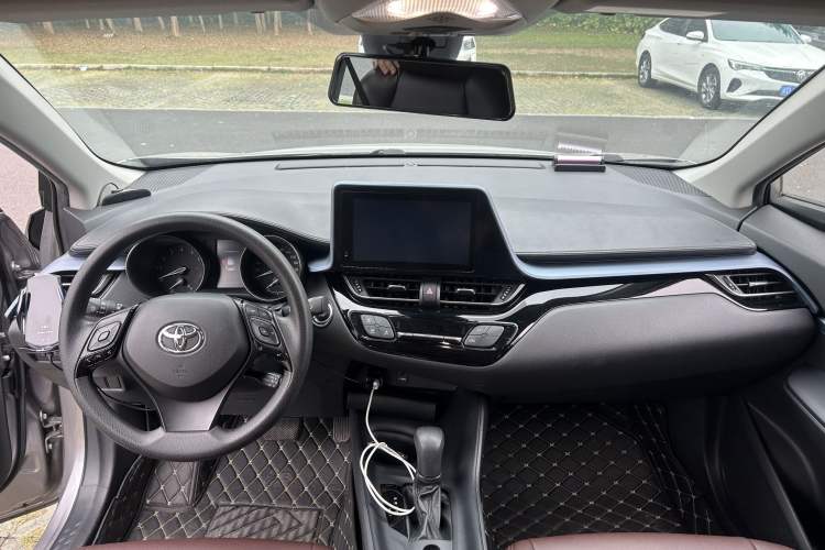 Used Toyota IZOA 2021 2.0L Enjoy Edition Interior 1