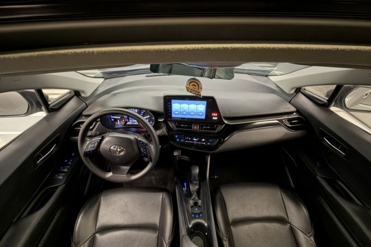 Used Toyota IZOA 2021 2.0L Yixing Version Interior 11