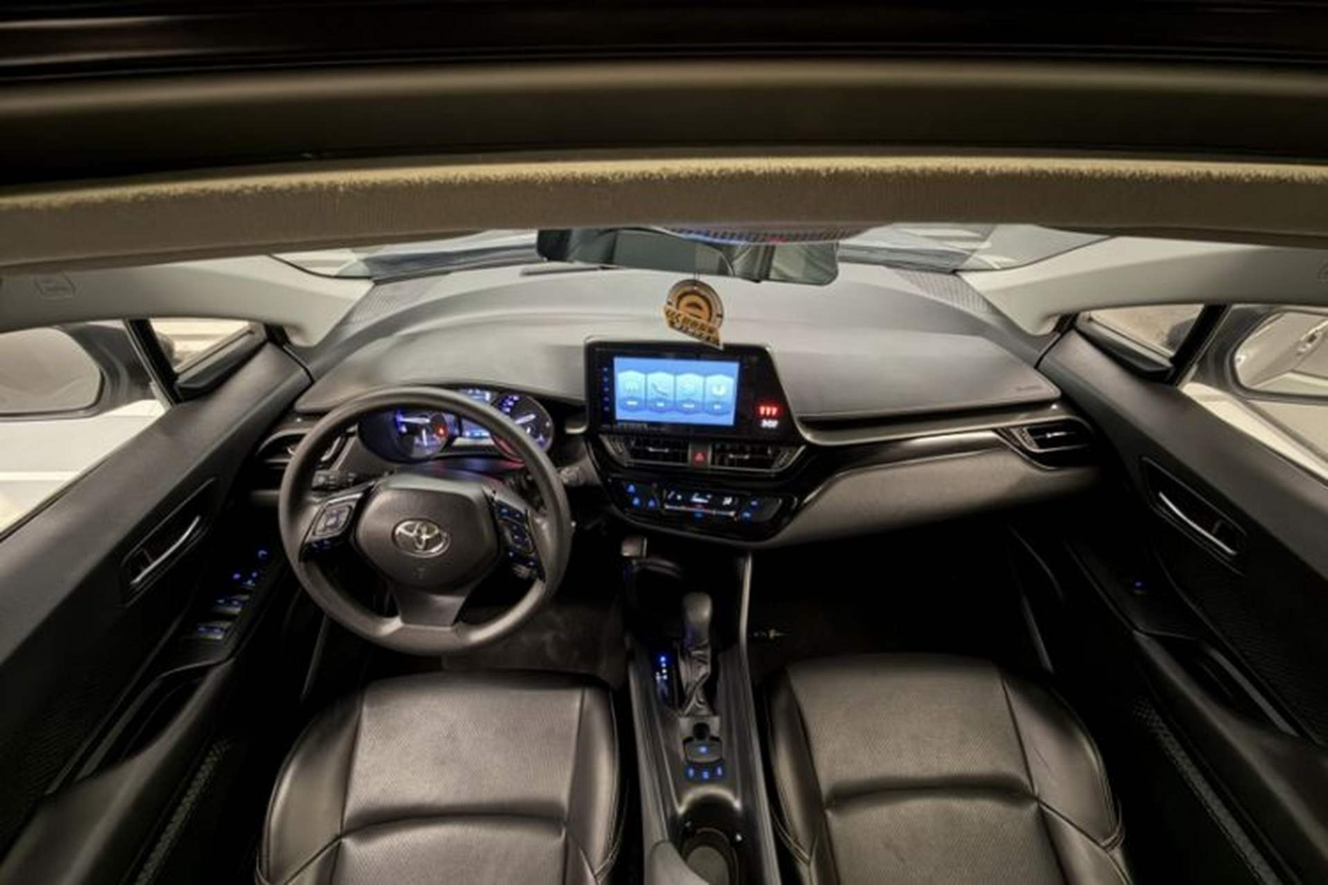Used Toyota IZOA 2021 2.0L Yixing Version Interior 11