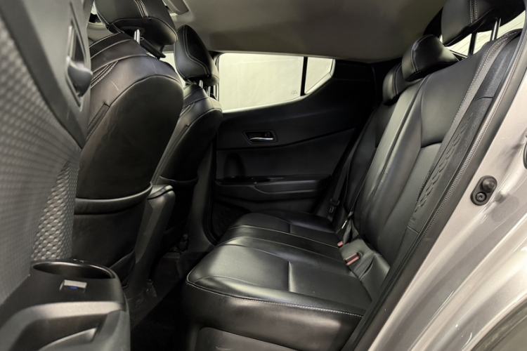 Used Toyota IZOA 2021 2.0L Yixing Version Interior 12