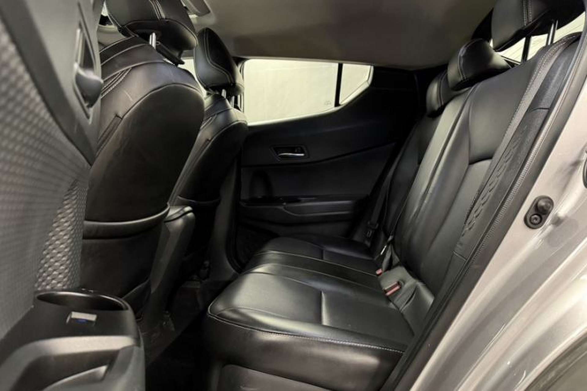 Used Toyota IZOA 2021 2.0L Yixing Version Interior 12