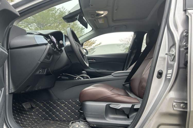 Used Toyota IZOA 2021 2.0L Enjoy Edition Interior 2