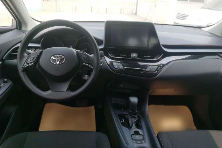 Used Toyota IZOA 2021 2.0L Enjoy Edition Interior 3