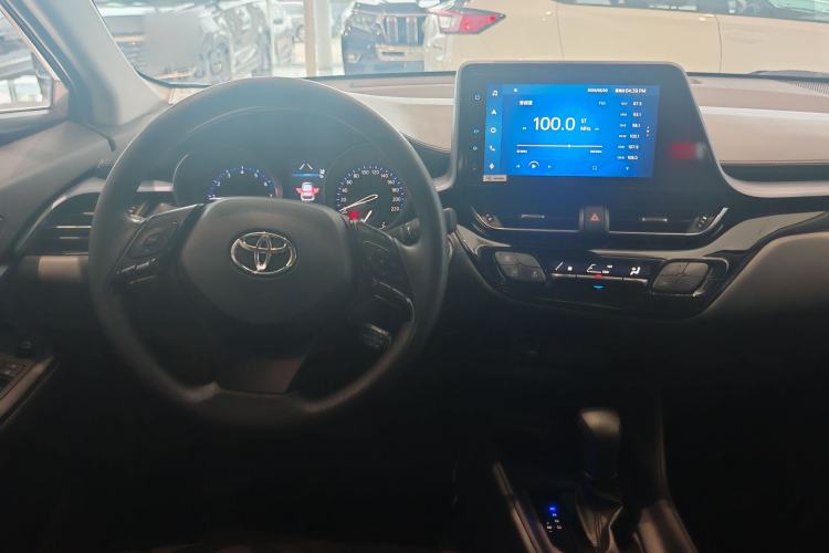 Used Toyota IZOA 2021 2.0L Enjoy Edition Interior 3