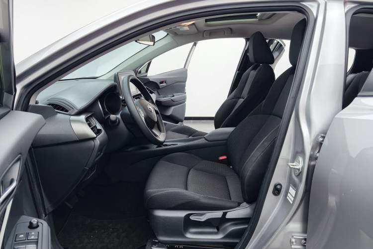 Used Toyota IZOA 2021 2.0L Enjoy Edition Interior 3
