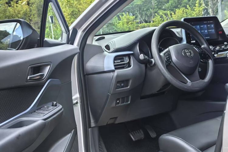 Used Toyota IZOA 2021 2.0L Enjoy Edition Interior 4