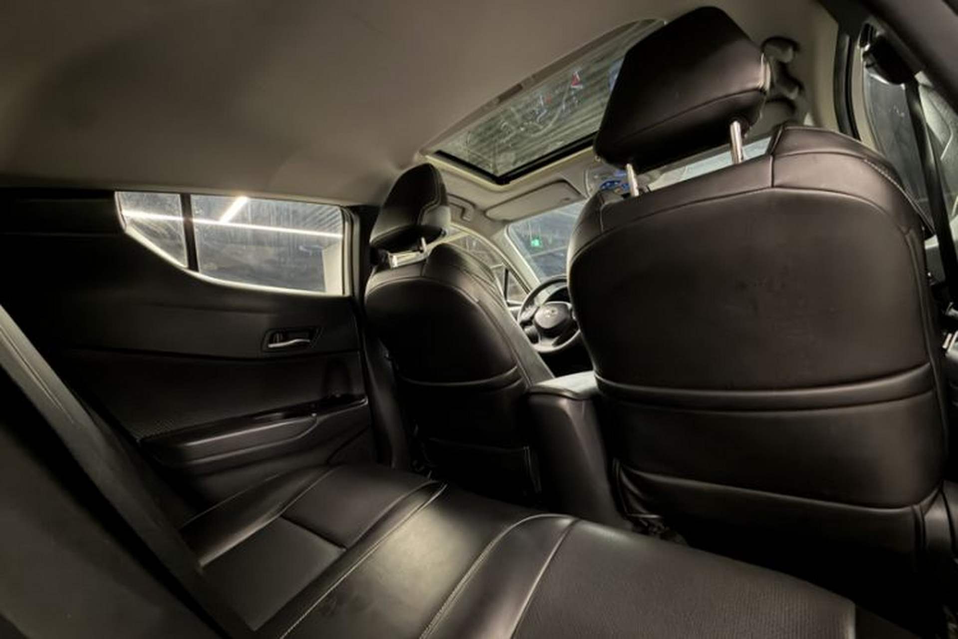 Used Toyota IZOA 2021 2.0L Yixing Version Interior 4