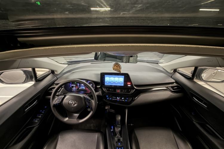 Used Toyota IZOA 2021 2.0L Yixing Version Interior 5