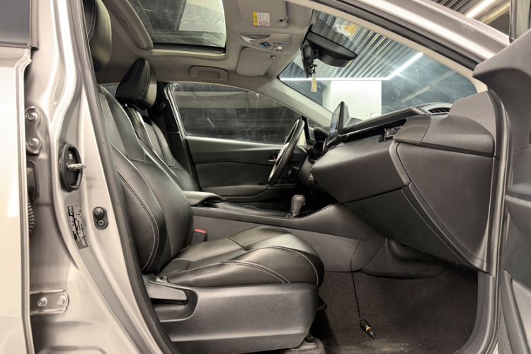 Used Toyota IZOA 2021 2.0L Yixing Version Interior 7