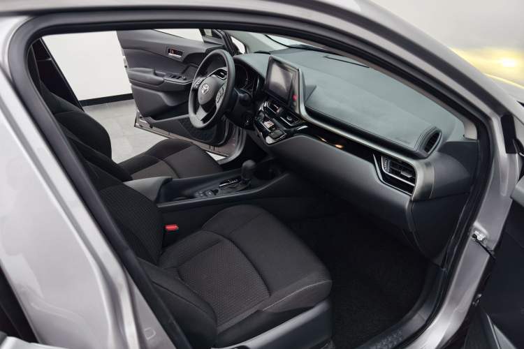 Used Toyota IZOA 2021 2.0L Enjoy Edition Interior 7