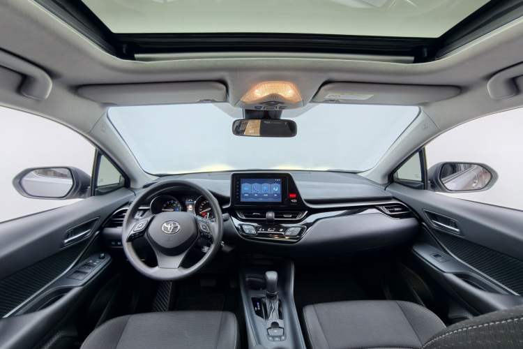 Used Toyota IZOA 2021 2.0L Enjoy Edition Interior 8