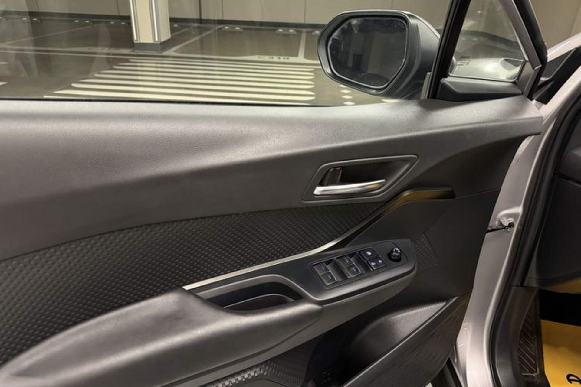 Used Toyota IZOA 2021 2.0L Yixing Version Interior 9